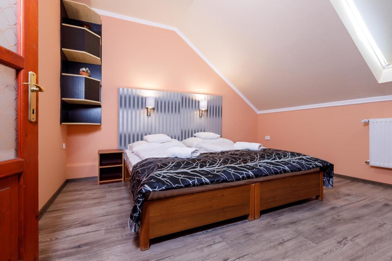 Central Apartman Gyula Exteriör bild