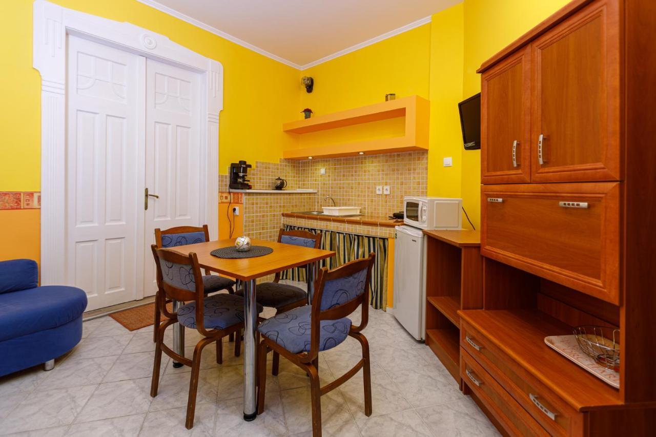 Central Apartman Gyula Exteriör bild