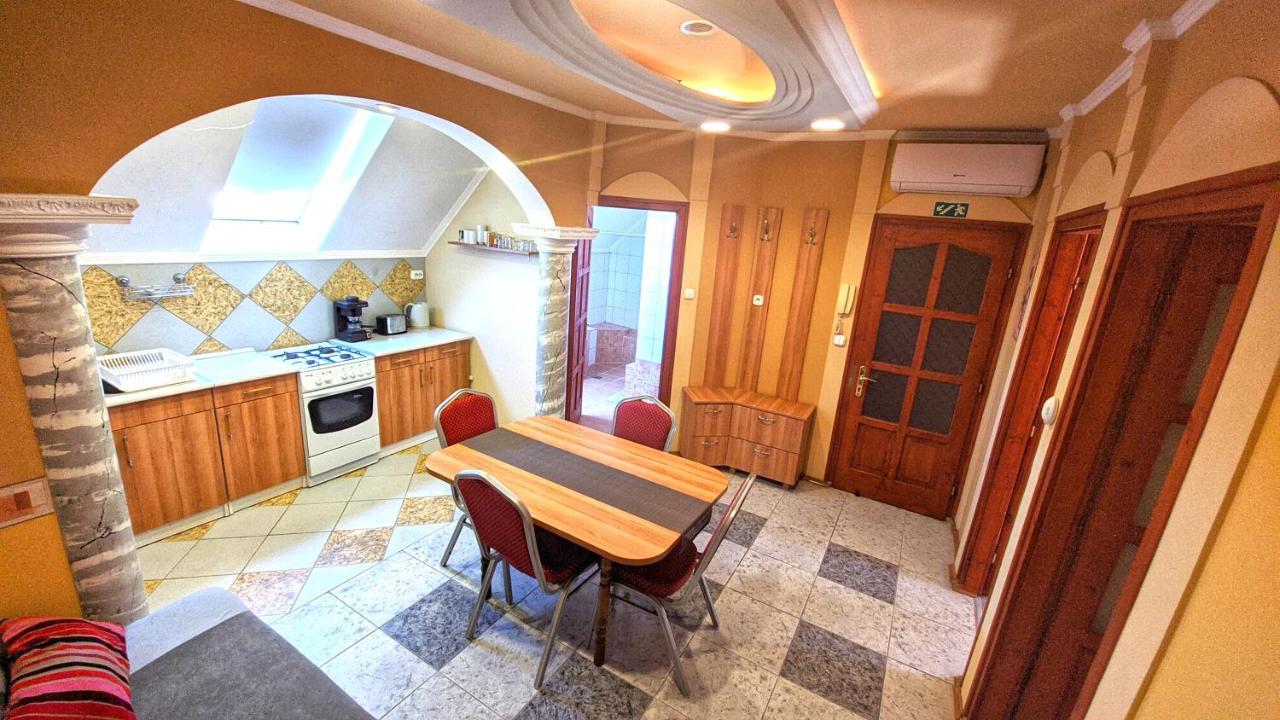 Central Apartman Gyula Exteriör bild