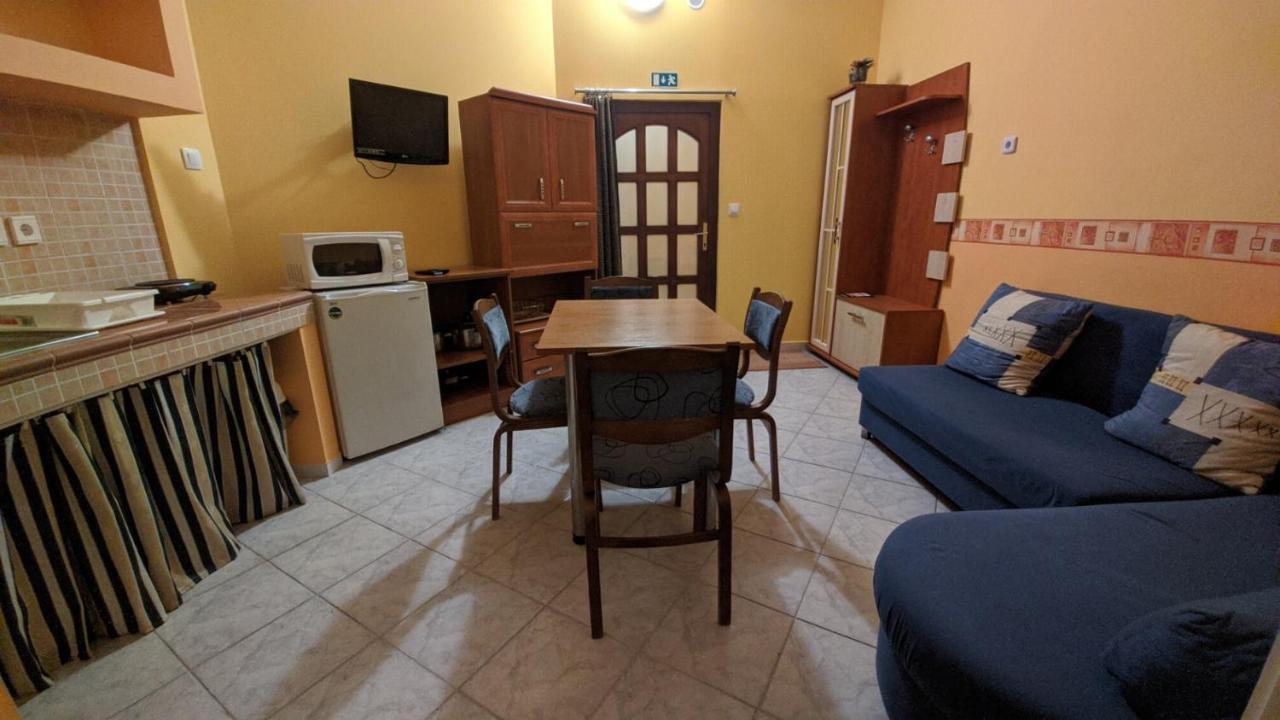 Central Apartman Gyula Exteriör bild