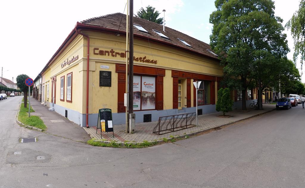 Central Apartman Gyula Exteriör bild