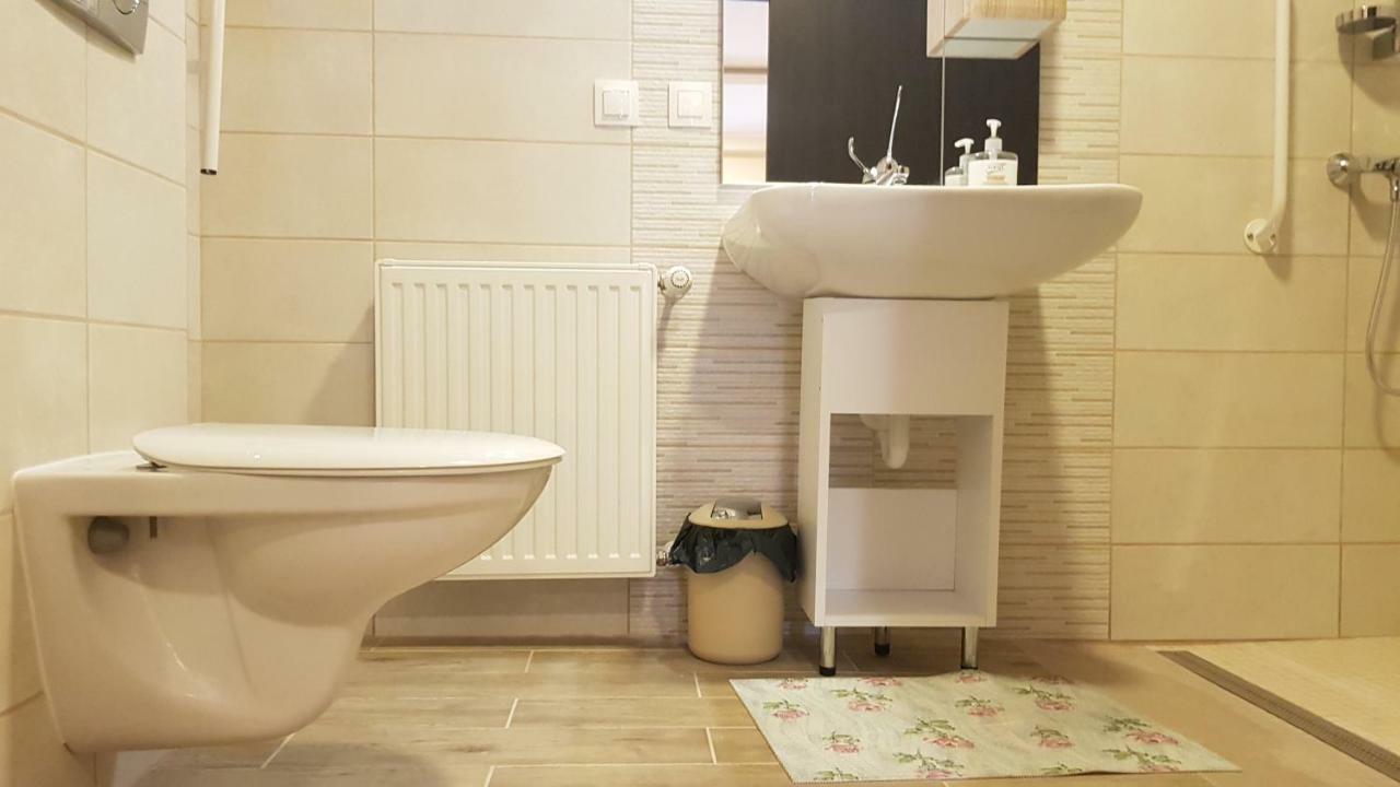 Central Apartman Gyula Exteriör bild
